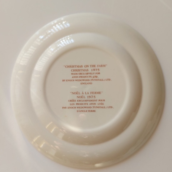 1975 Vintage Collectable Decorative Avon Christmas Plate - Picture 5 of 9